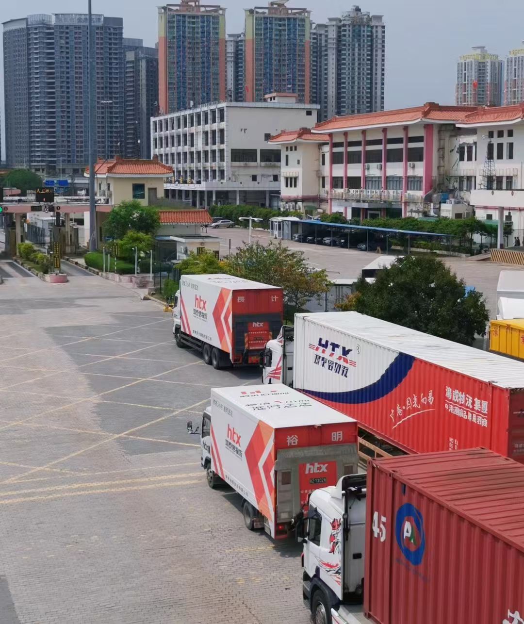 鸿泰信中港物流：精密仪器与高价值设备跨境运输的专家级服务